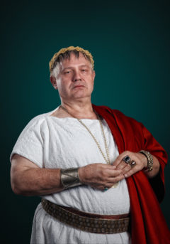 HELVETIUS | CRASSUS, comédien Jean-Paul-Favre. Photo © Olivier Pasqual / ReproSolution