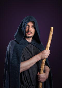 HELVETIUS | LE DEVIN, comédien Julien Tsongas. Photo © Olivier Pasqual / ReproSolution