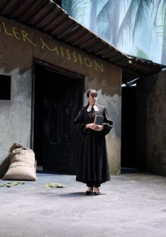 CHOC ! LA FRIANDISE DES DIEUX de Dominique Ziegler. Scènes du Grüli / Photographie © Olivier Pasqual